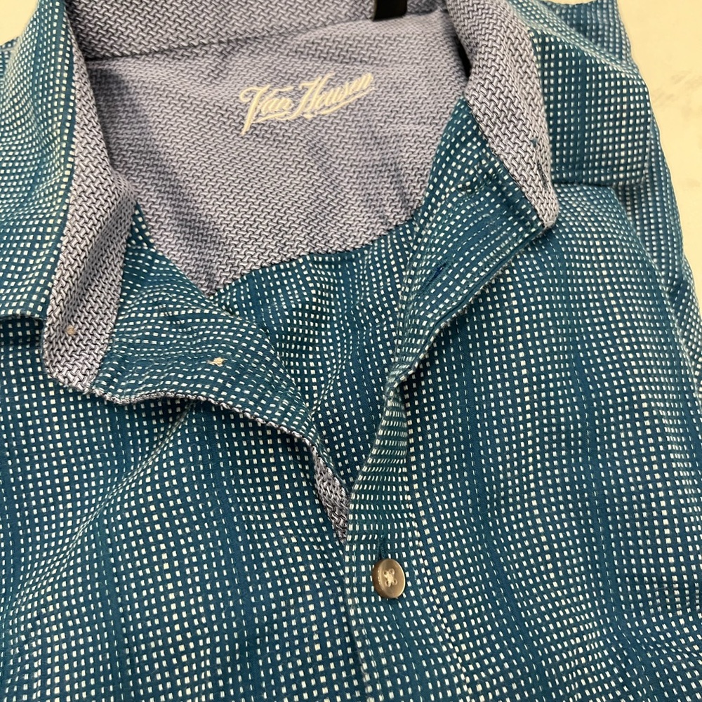 3 button down shirts - Picture 3 of 4